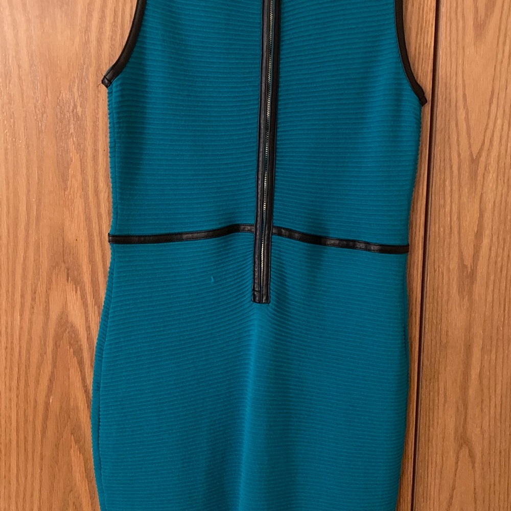 Dress - Picture 2 of 5